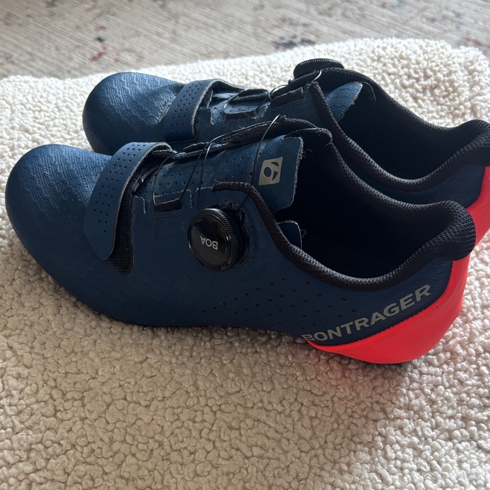 Bontrager Men's Navy Blue Cycling Shoes with Pink Heel